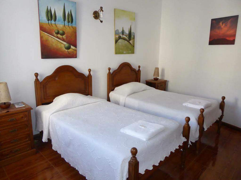 Casa De Hospedes Isaias อังกรา ดู เอโรอิสโม ภายนอก รูปภาพ