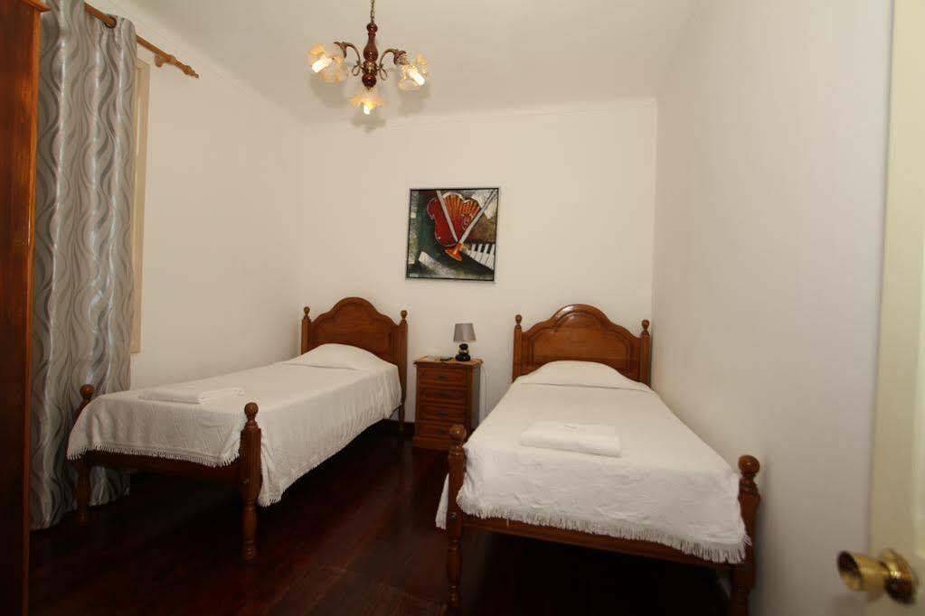 Casa De Hospedes Isaias อังกรา ดู เอโรอิสโม ภายนอก รูปภาพ