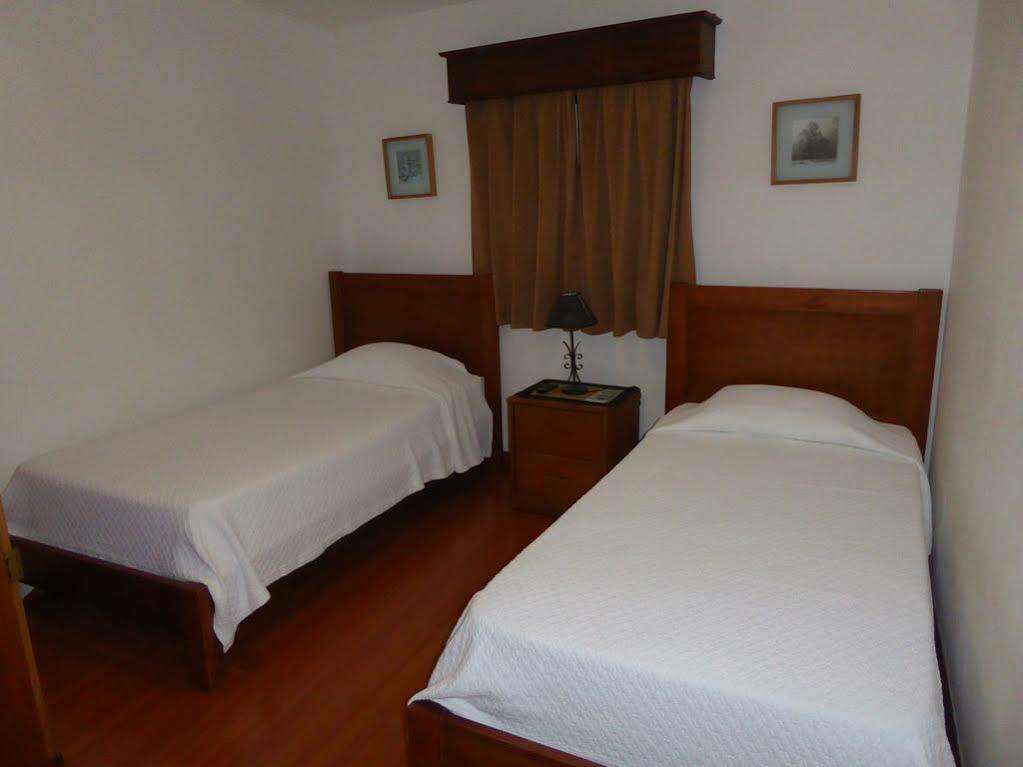 Casa De Hospedes Isaias อังกรา ดู เอโรอิสโม ภายนอก รูปภาพ