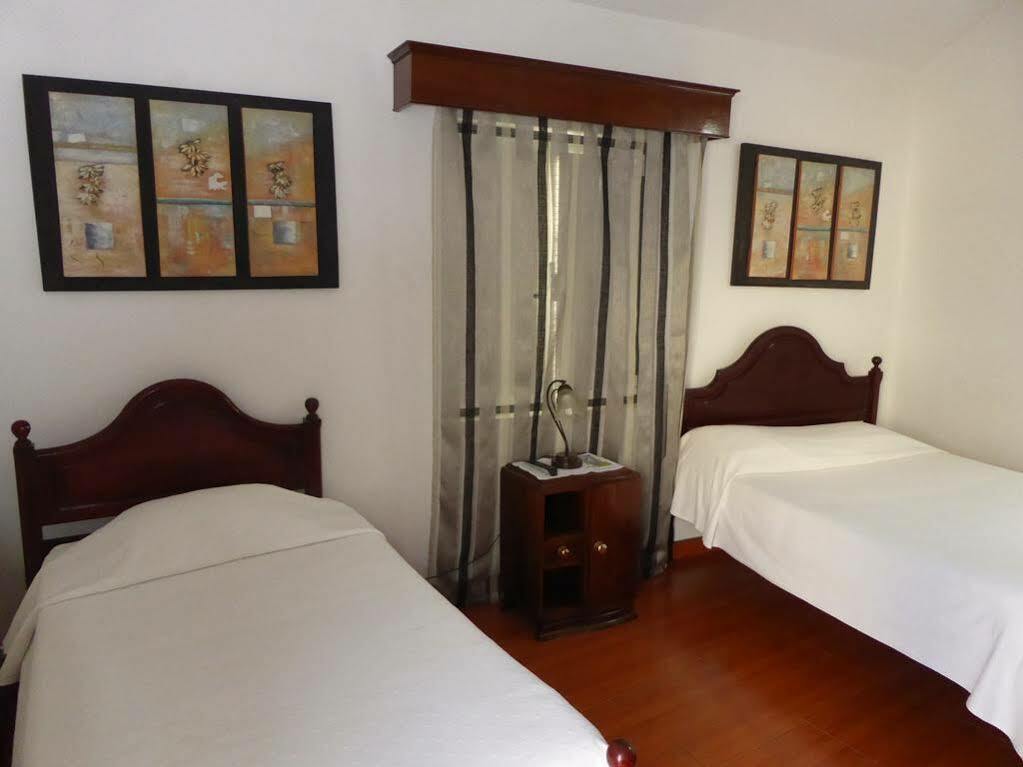 Casa De Hospedes Isaias อังกรา ดู เอโรอิสโม ภายนอก รูปภาพ