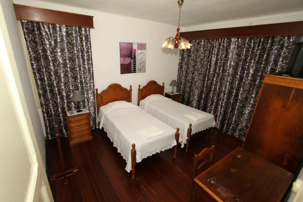 Casa De Hospedes Isaias อังกรา ดู เอโรอิสโม ภายนอก รูปภาพ